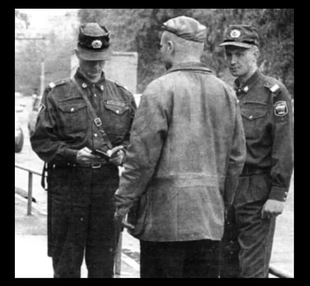 Кто такие полицаи. Аусвайс полицай. Немецкий полицай. Форма полицаев в 1941-1945.