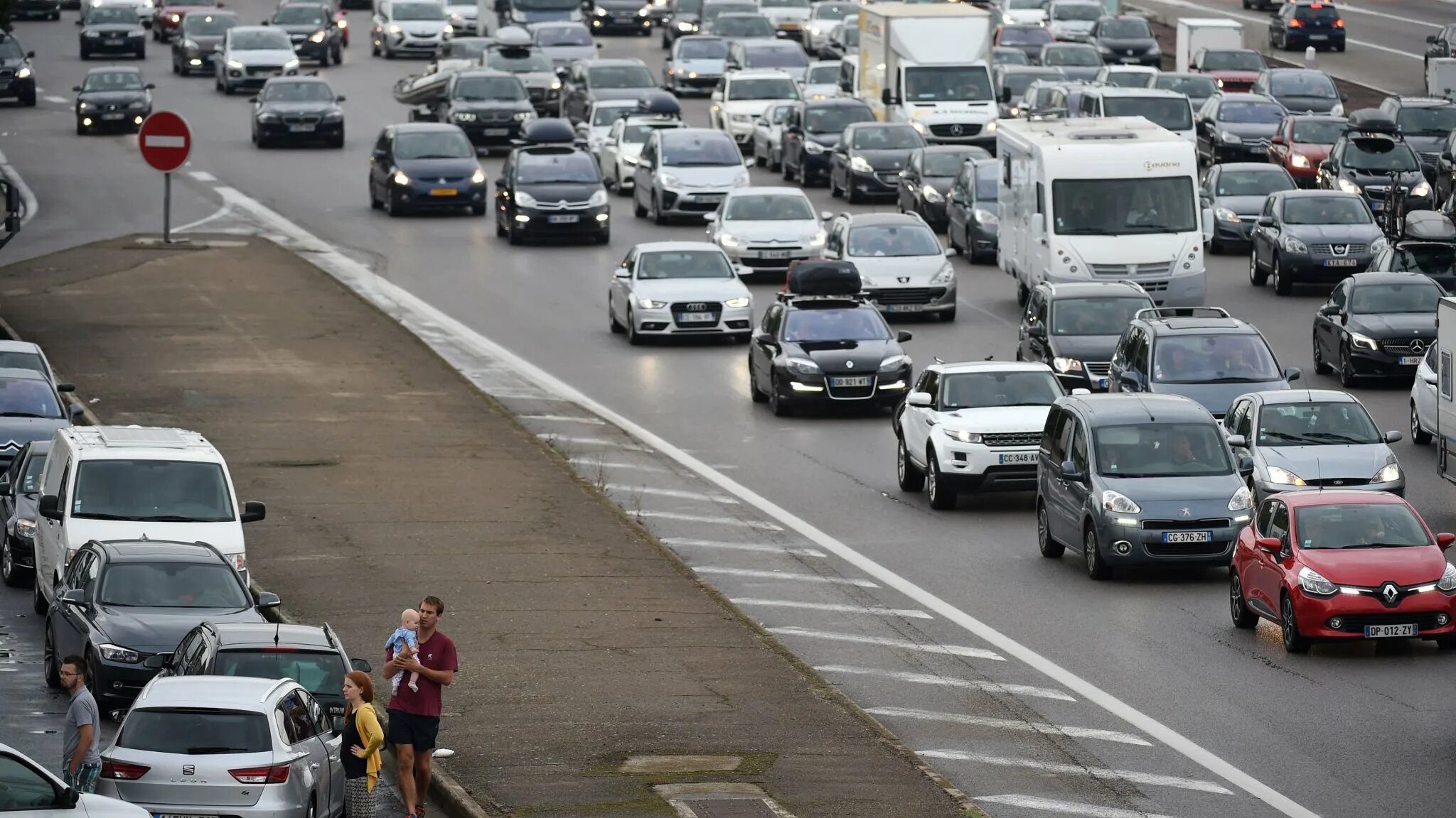 Первый трафик. АО Траффик. Автомобильный трафика во Франция которые загрязняют.