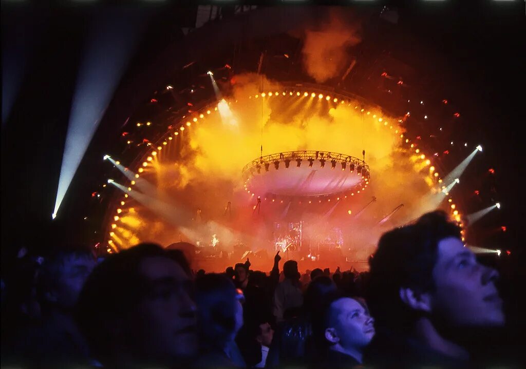 Пинк флойд концерт в лондоне 1994. Пинк флойд концерт в лондоне 1994. Pink floyd "division bell". Пинк флойд лондон 1994. Пинк флойд концерт в лондоне 1994.