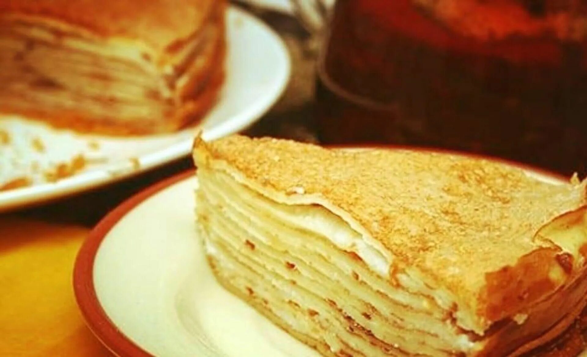 Блинный пирог с начинкой 8 букв. Блинный пирог с мясом. Блинчатый пирог с грибами. Блинчатый пирог. Блинчатый пирог.