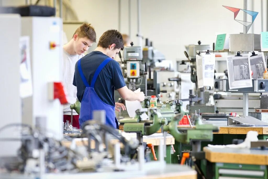 специальность технологические машины. промышленные насосы. оператор станка с чпу. технологические машины и оборудование профориентация. технологические машины и оборудование специальность.