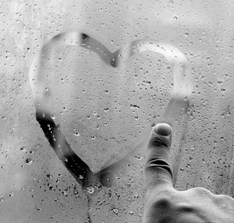 Любовь не бывает простой. Сердечки душевные. Сердце на стекле. Сердечко на стекле. Сердечко на запотевшем стекле.