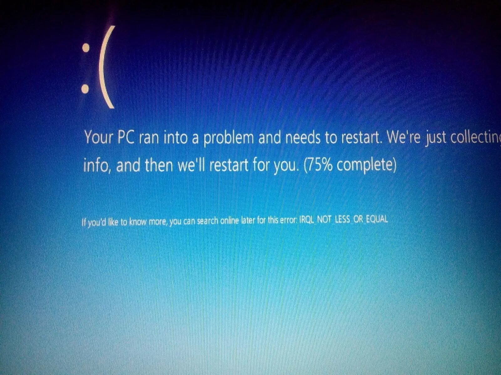 Синий экран смерти Windows 10. Your PC into a problem. Your PC into a problem and needs to restart. Your PC Ran into a problem and needs to restart. Can your pc