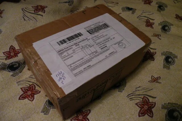 коробки запечатанные посылки. посылка. дополнительная посылка. оформление посылки. посылка бандероль.