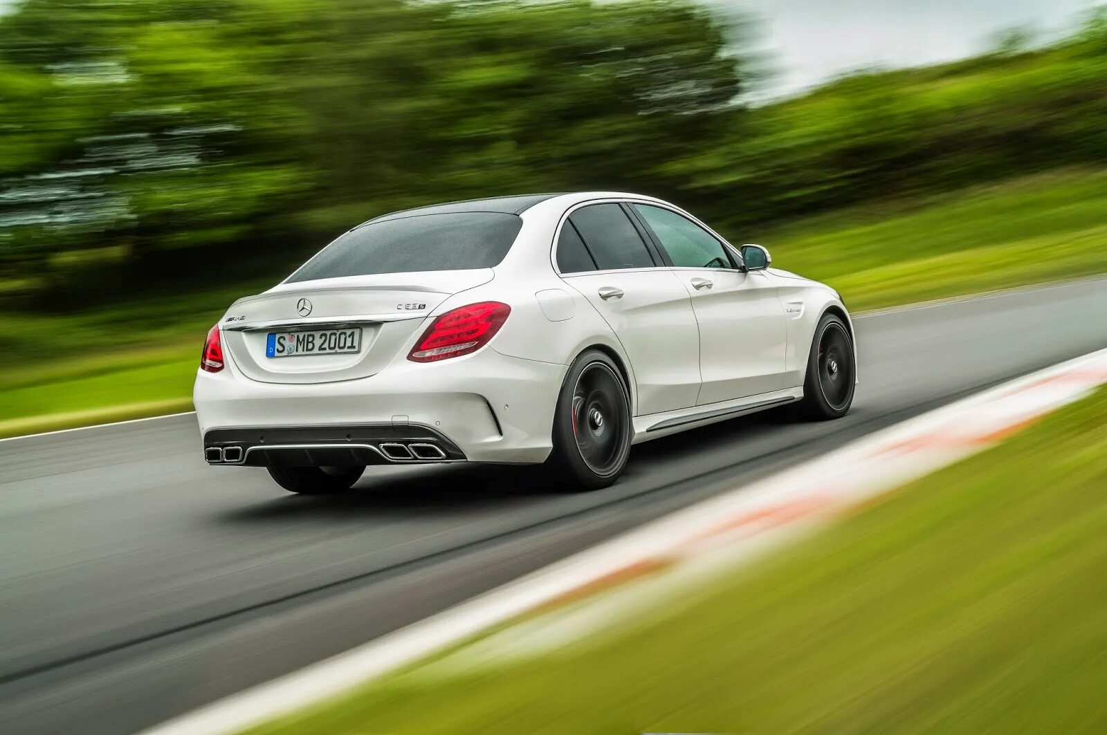 63 фото. Mercedes c63 AMG седан. Mercedes Benz c 63 AMG седан. Mercedes c63 AMG 2014. Новый Мерседес c63 AMG.