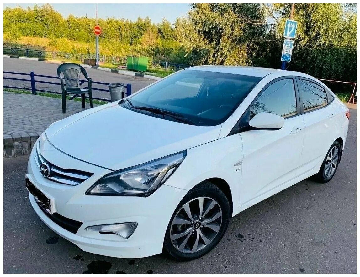 Магазин хендай солярис. Hyundai Solaris 2015 белый. Хендай Солярис 2015 белый седан. Hyundai Solaris 2015 седан белый. Hyundai Solaris 2015 года белый.