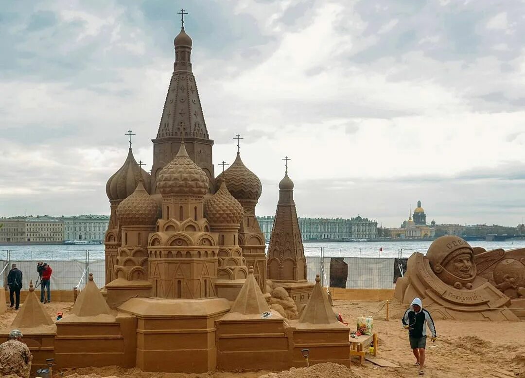 Фестиваль песчаных скульптур в петропавловской крепости. Фестиваль песчаных скульптур в петропавловской крепости. Выставка скульптуры в спб. Выставка песочных скульптур в спб 2022 петропавловская крепость. Фестиваль песчаных фигур спб 2022.