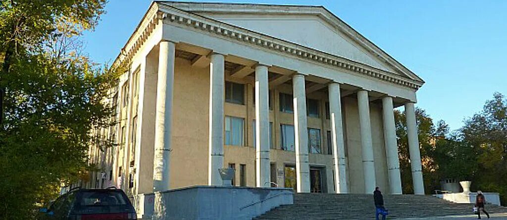 Центр культуры волгоград. Молодежный центр волгоград. Дом профсоюзов волгоград вид сверху. Гбук воцнт дк химик волгоград. Мук цкид авангард.