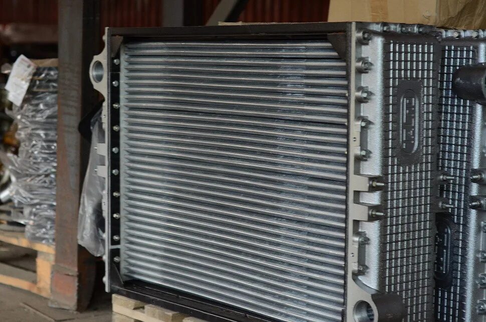 Радиатор маз зубренок 4371. Радиатор 540а-1301010. Радиатор охлаждения двигателя jeep cherokee. 45104130111710-радиатор. Радиатор 42rle.