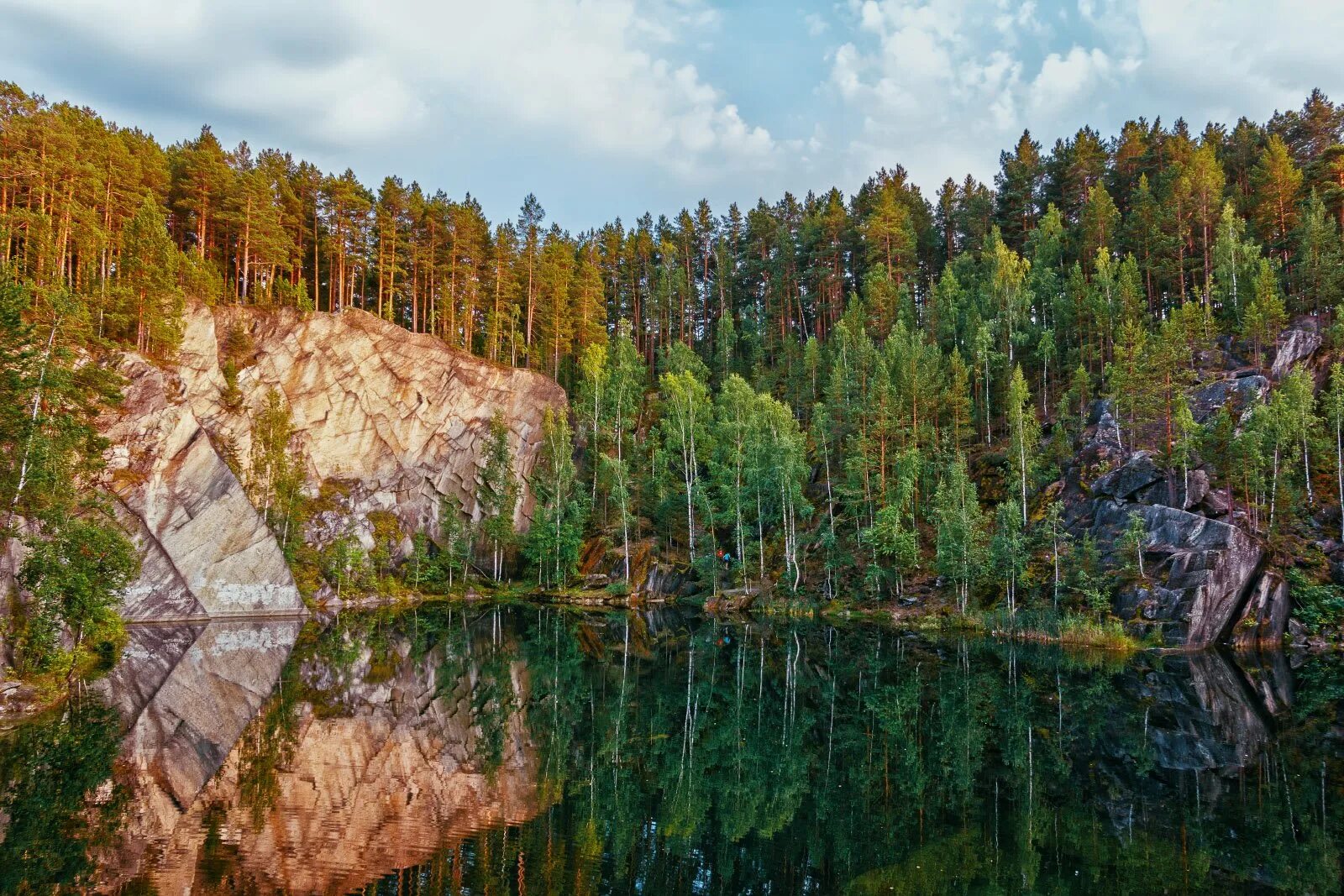 Бажовский парк Тальков камень. Озеро Тальков камень Свердловская область. Сысерть парк Бажовские места озеро Тальков камень. Природный парк «Бажовские места» на Урале.