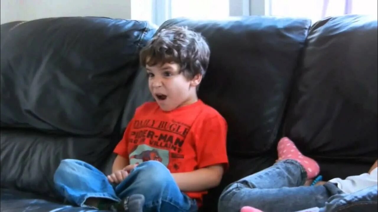 Boy jack off. Kid jacking off. Kids jack off. Отсасывает маленький детский. Мальчик pipi гиф.