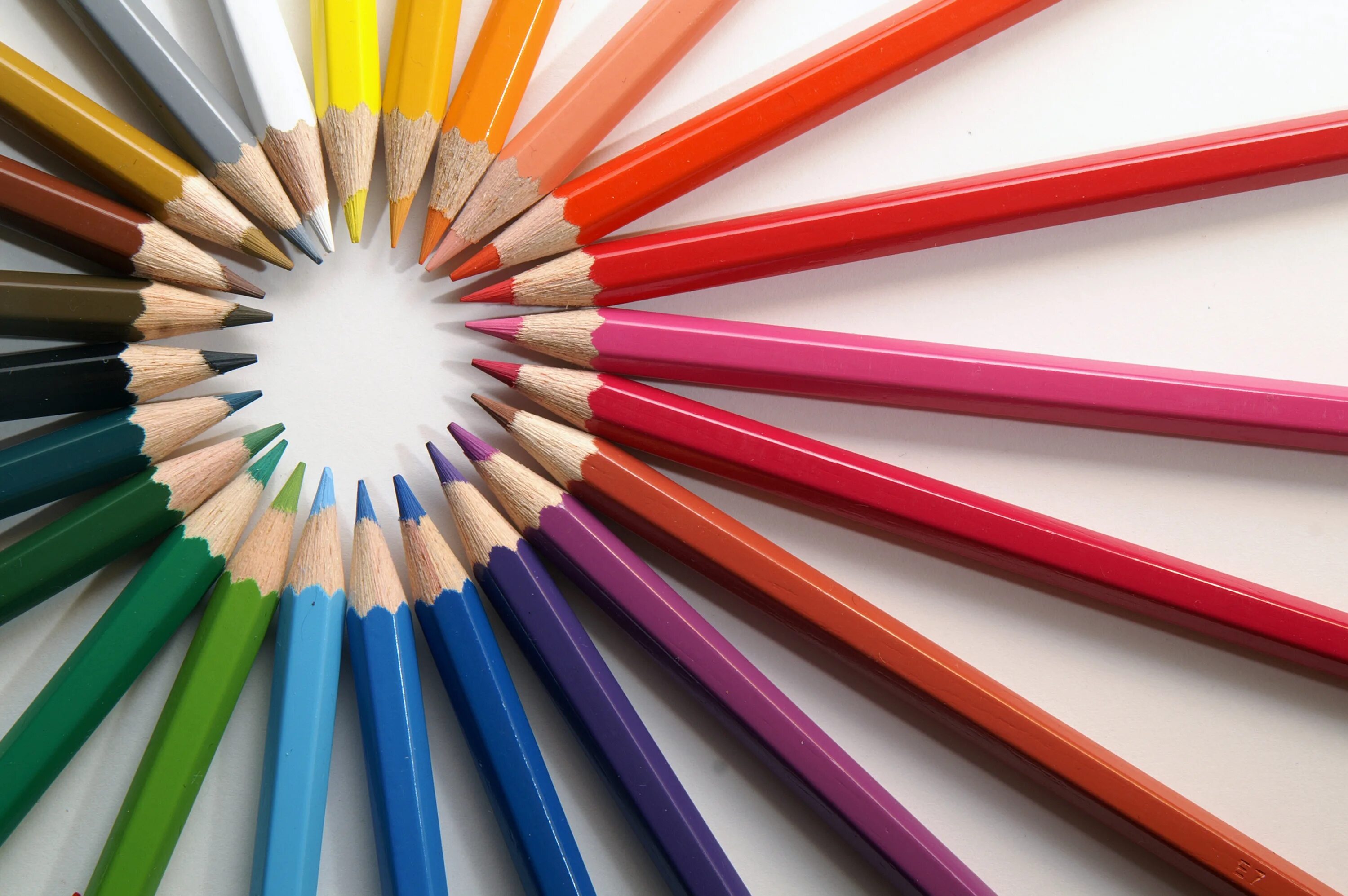 Названия цветов карандашей. Карандаши цветные. Яркие карандаши. Цветные карандаши и краски. Карандаши разного цвета.