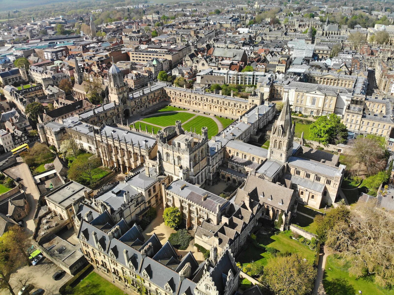Оксфорд Англия университет. Оксфордский университет (University of Oxford), Великобритания. Оксфорд университет 1096. Оксфорд университет с высоты птичьего полета.