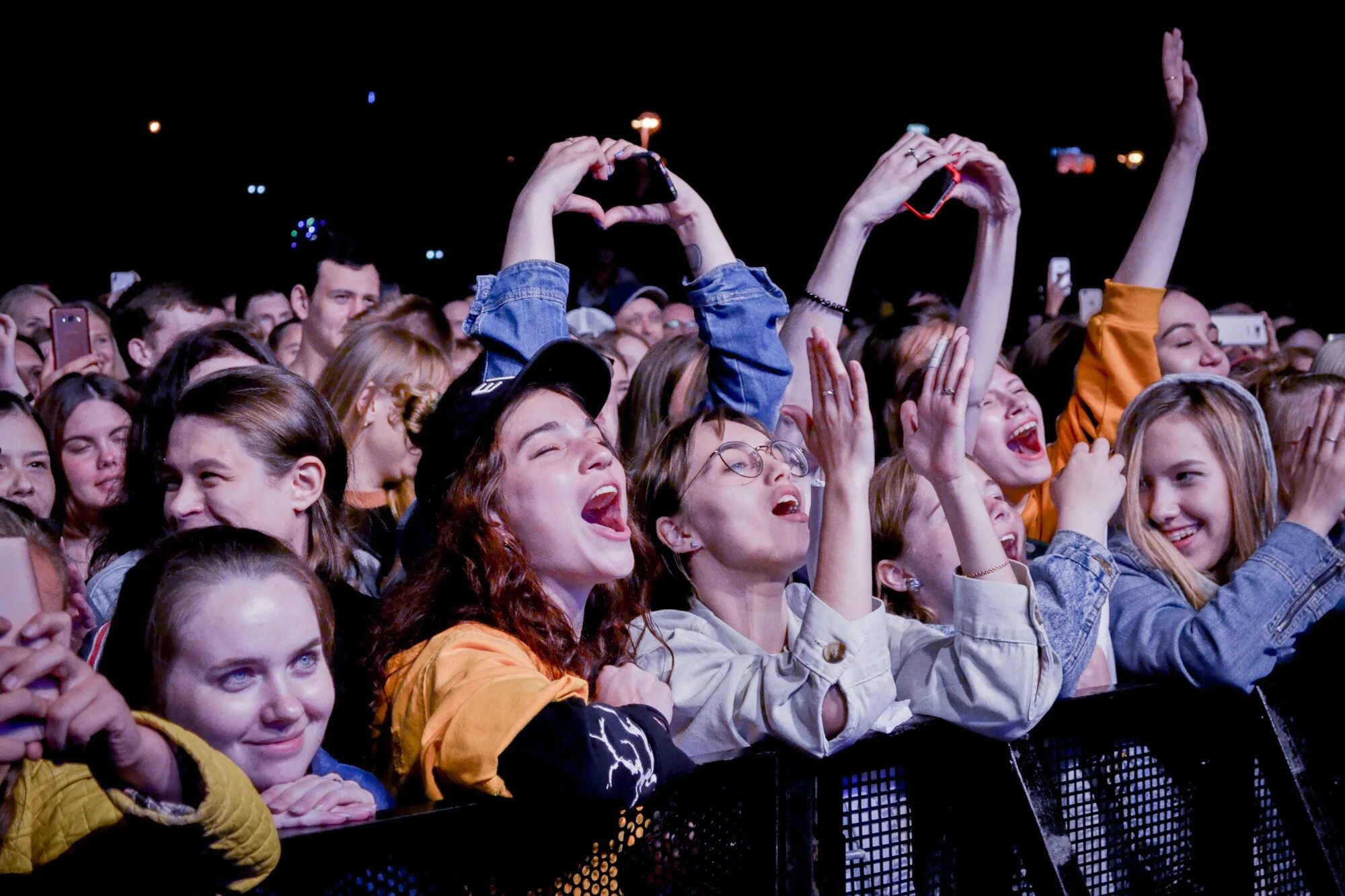 Сегодня ночью песни слушать. Ural Music Night Екатеринбург. Ural Music Night 2020 Екатеринбург. Фестиваль Ural Music Night. Музыка ночи.