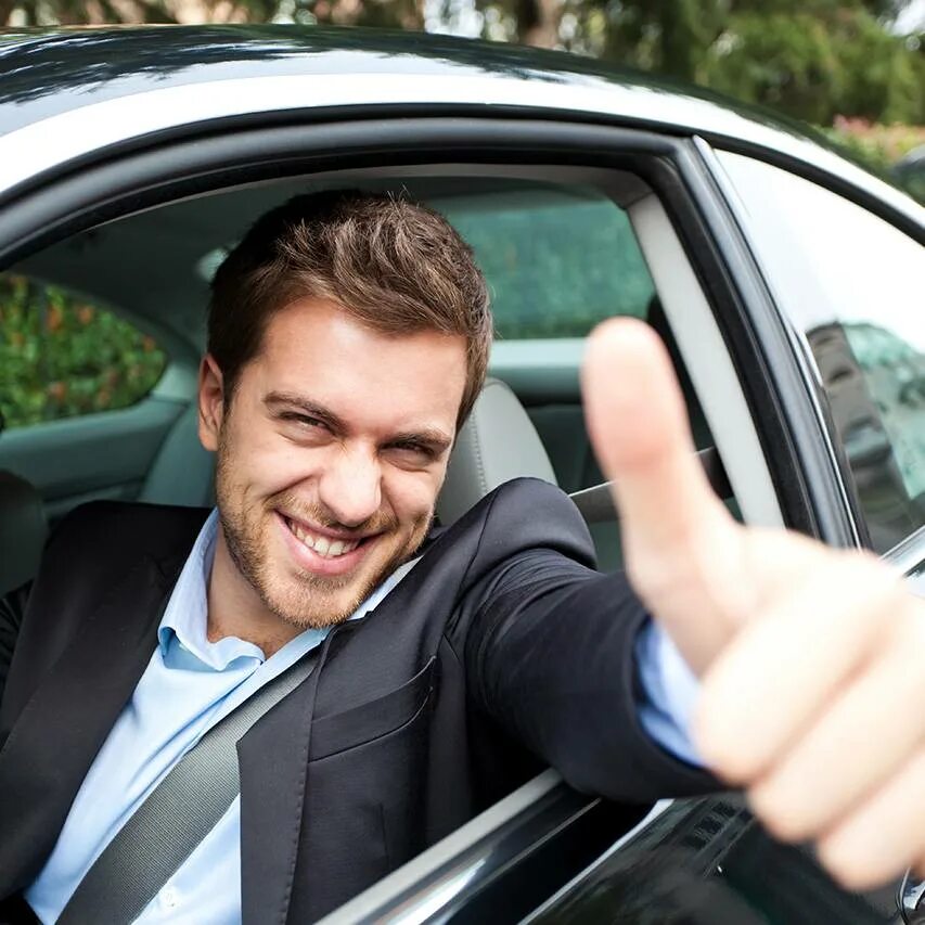 Ищу работу на личном автомобиле. Успешный мужчина. Мужчина в авто. Человек в машине. Водитель и автомобиль.