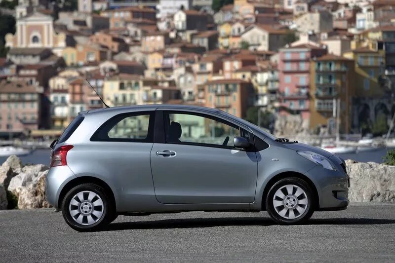 Хэтчбеки yaris. Toyota yaris 3. тойота ярис хэтчбек. toyota yaris 2005. toyota yaris xp9.