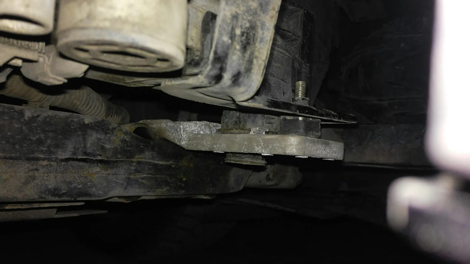 Круз chevrolet cruze. Демпферные болты на шевроле круз. Chevrolet cruze 2012. Демпферные болты для гура chevrolet cruze. Гул шевроле круз.