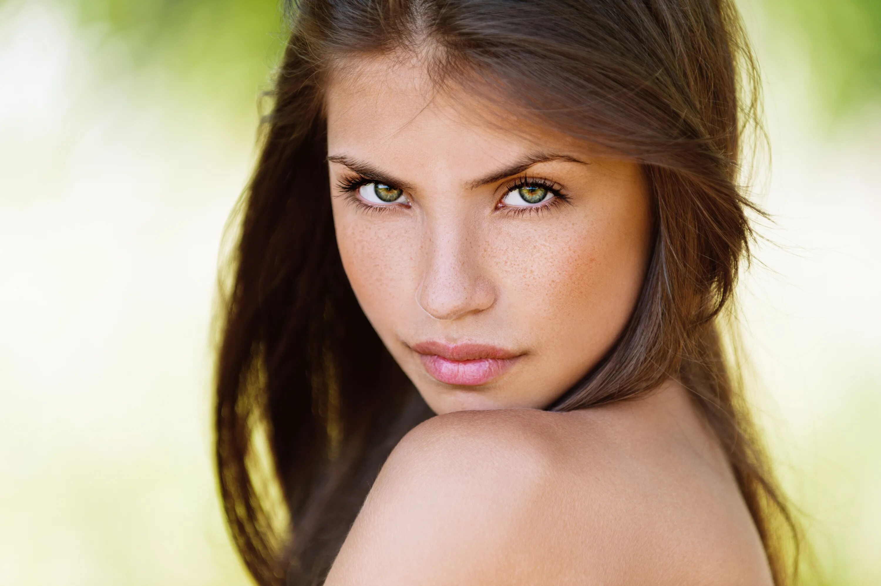 женское лицо. красивые лица девушек. линдси мари уилсон. лидия сабадаш 2022. демотиватор взгляд.