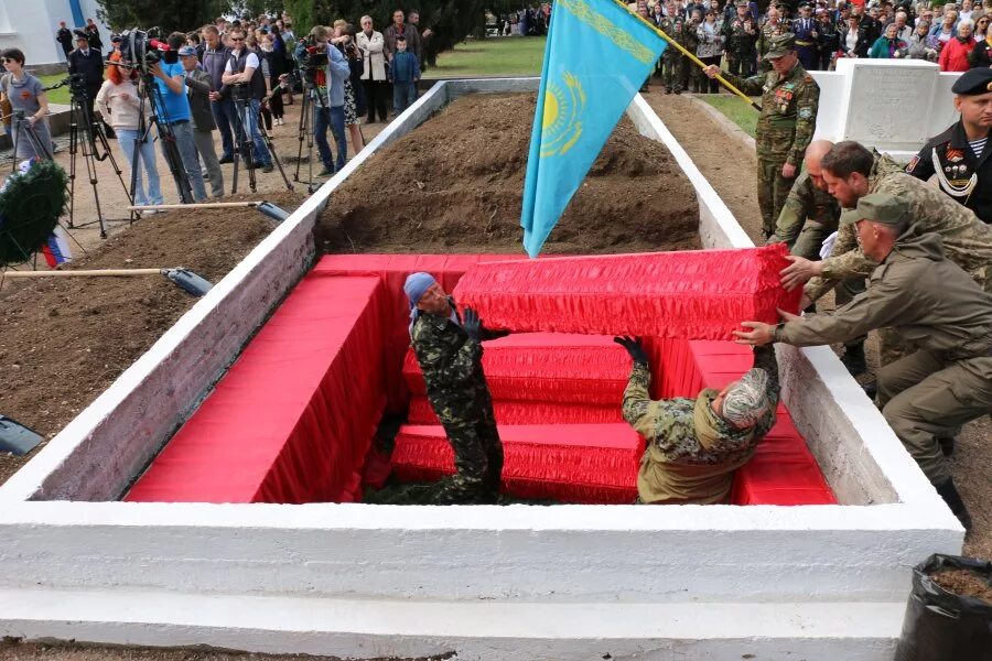 Погребение военнослужащих. Воинские почести при погребении военных.