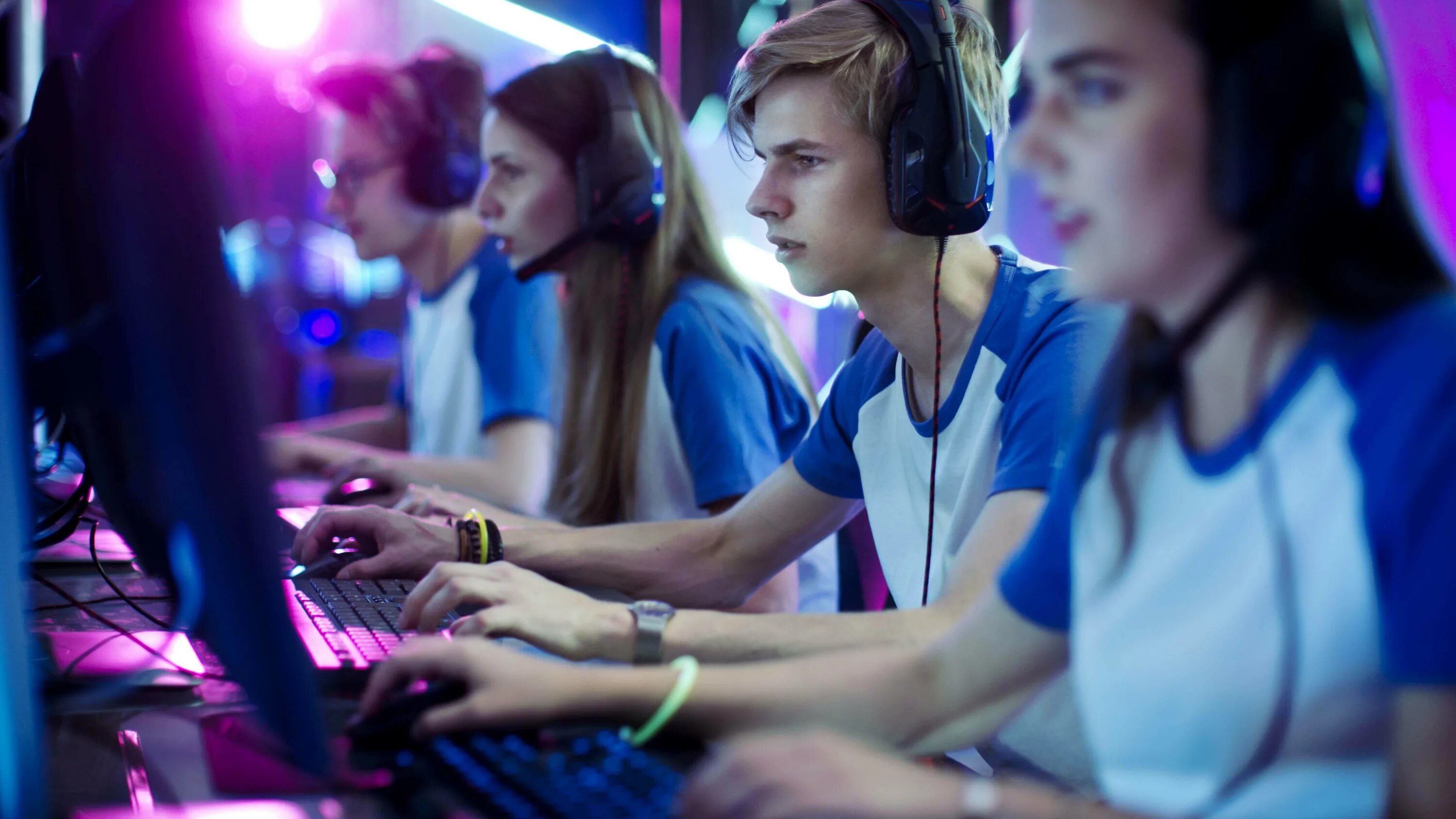 Поиграть в игру геймеры