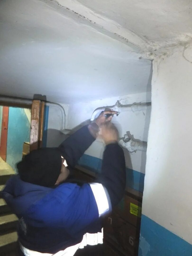 Отравление газовой колонкой. Отравились газом в квартире. Криминальные происшествия. Газ в квартире. Газ в квартире.