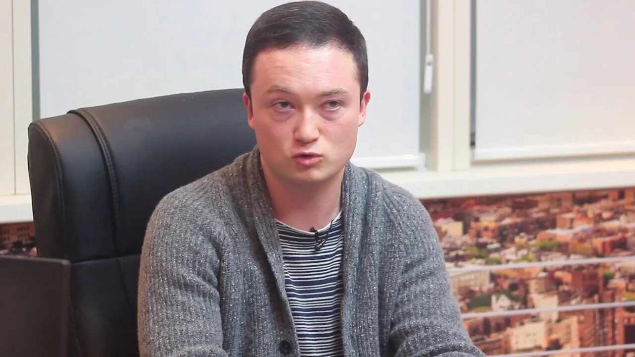 Не любит Россию, но любит российские деньги: Певец Александр Малинин продолжает 