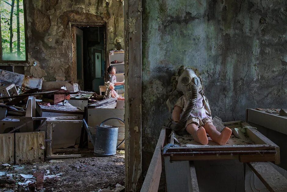 Девушка в противогазе. Чернобыль art. Чернобыльская женщина. Девушки в чернобыле. Чернобыль город 1986.