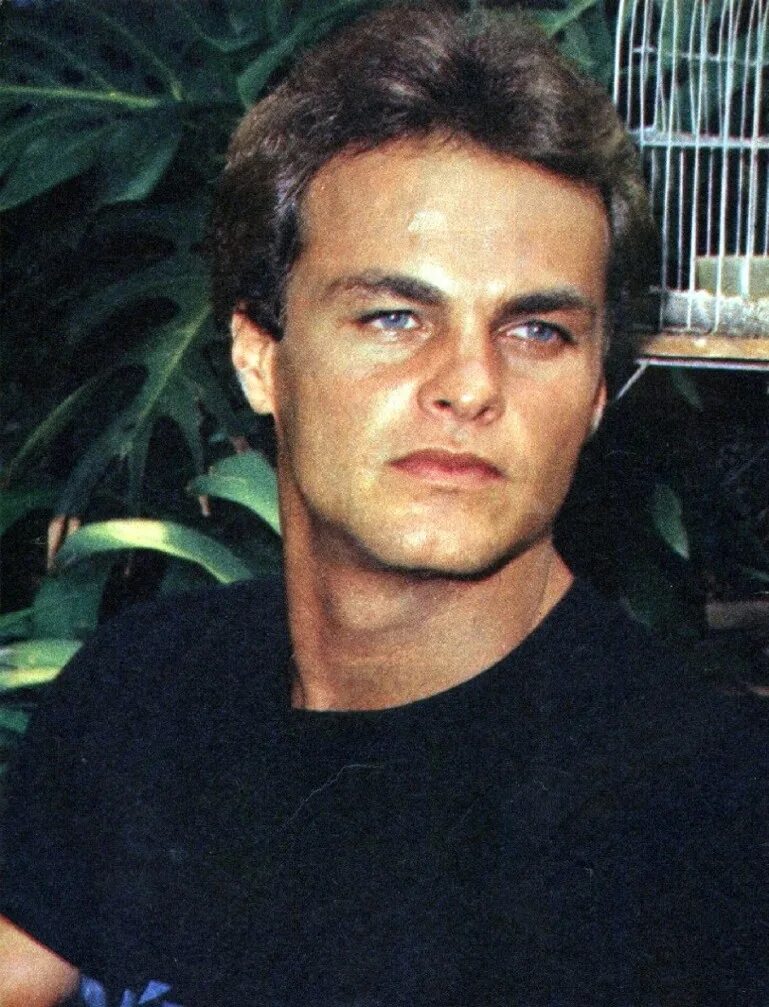 3ка. Каду бывшие. Ф сампайо бразильский актер. Актер каду молитерну. Молодые актеры бразилии.