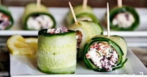 Рулетики из огурца и крабовых палочек
