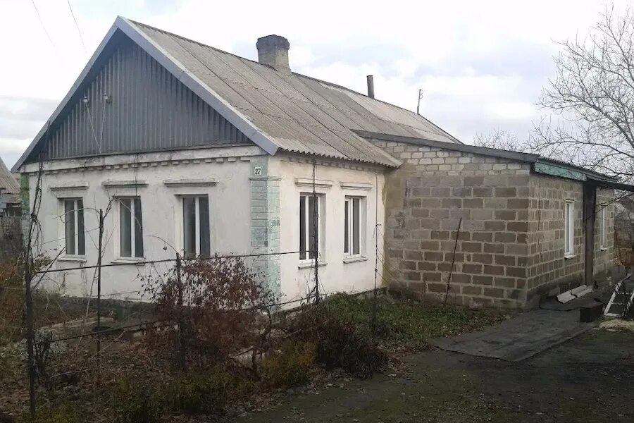 Донецкая область амвросиевский район посёлок кленовка. Дом в донецке ростовской области. Яровая донецкая область лиманский район. Донецк дом. Поселок базарный донецк.