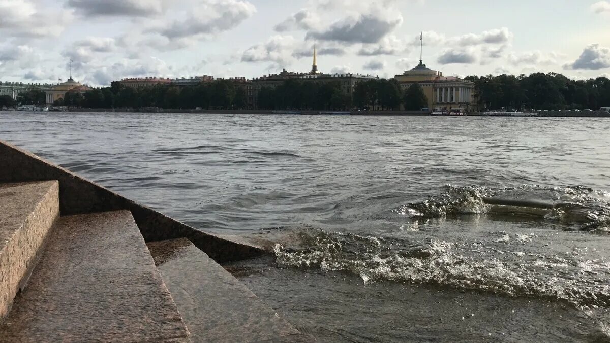 Наводнение в питере 1824. Река нева наводнение. Наводнение в питере. Наводнение в санкт-петербурге 2022. Наводнение в санкт-петербурге.