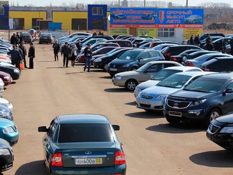 Б у автомобили в нижнем. Рынок автомобилей. Рынок автомобилей с пробегом. Продажа машины. Авторынок Москва.