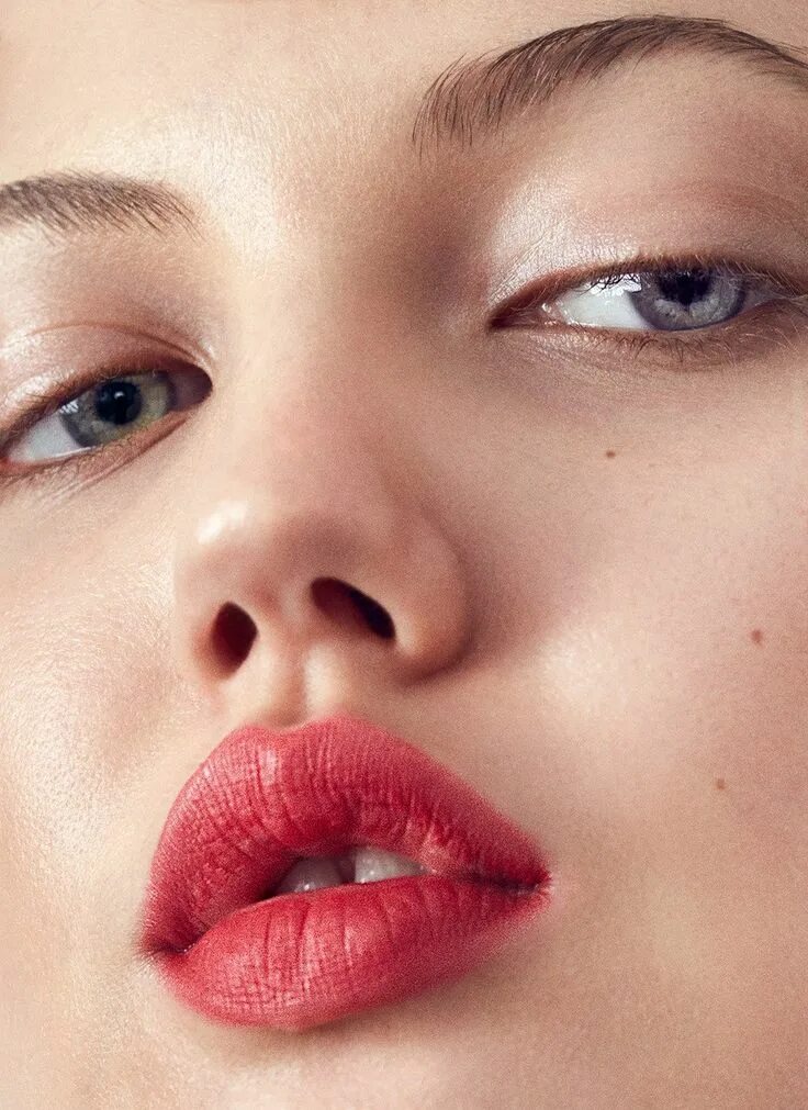 Pin on makeup Red lip makeup, Red lips makeup look, Brunette makeup