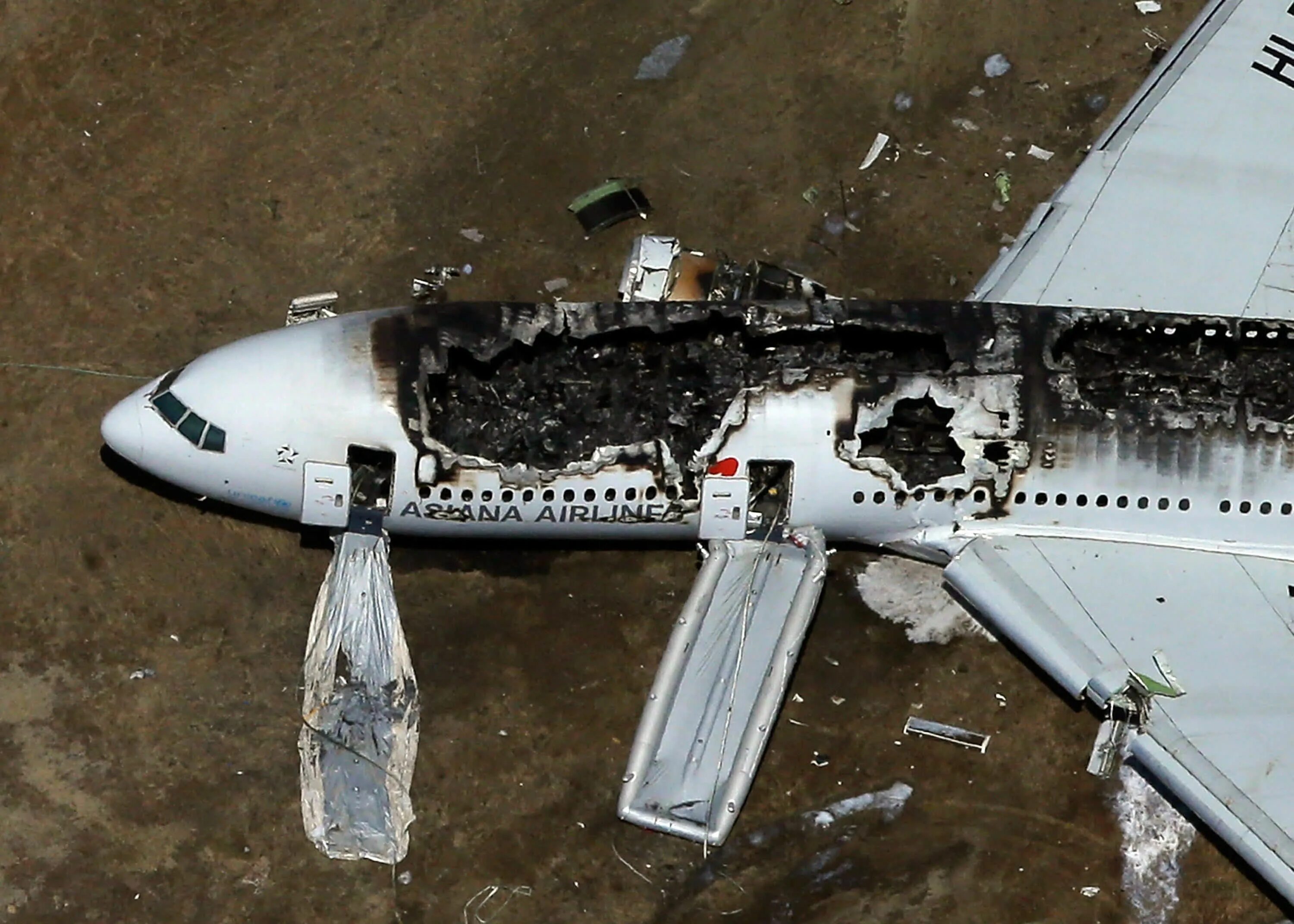 Asiana Airlines самолет крушение. Катастрофа Боинг 777 в Сан-Франциско. Asiana Airlines Flight 214 катастрофа.