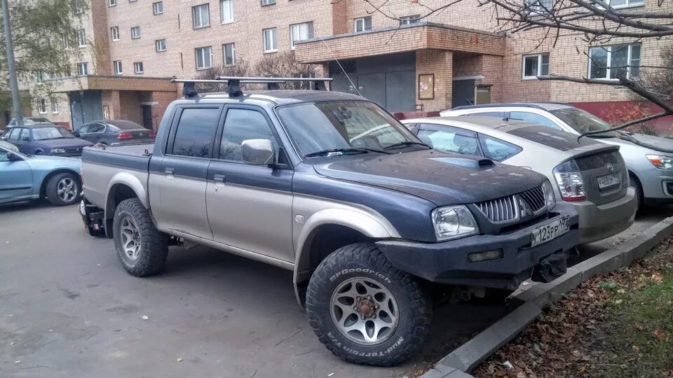 200 3.3. Mitsubishi l200 3. Мицубиси л200 3 поколение. Митсубиси l200 2006. Mitsubishi l200 2.