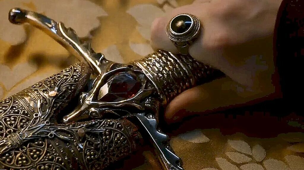 Меч плач дестини 2. Игра престолов меч джейме ланнистер. Меч вдовий плач игра престолов. Мечи валирийская сталь. Вдовий плач меч.