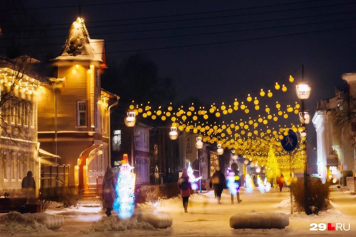 новогодняя иллюминация в архангельске. новогодний архангельск. новогодняя чумбаровка архангельск. архангельск чумбарова лучинского 2020 ёлка. новогодний архангельск.