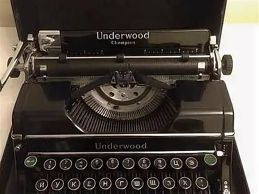 Ундервуд машинка. Underwood Champion Standard. Печатная машинка Underwood Champion английский язык.