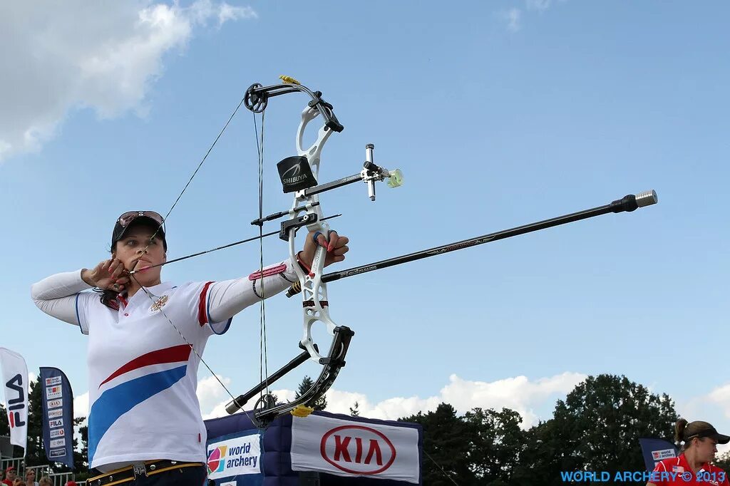 Вирджиния хэнкинс лук. Блочная стрельба. Лук для стрельбы. Блочная стрельба. Натяжка тетивы на блочный арбалет.