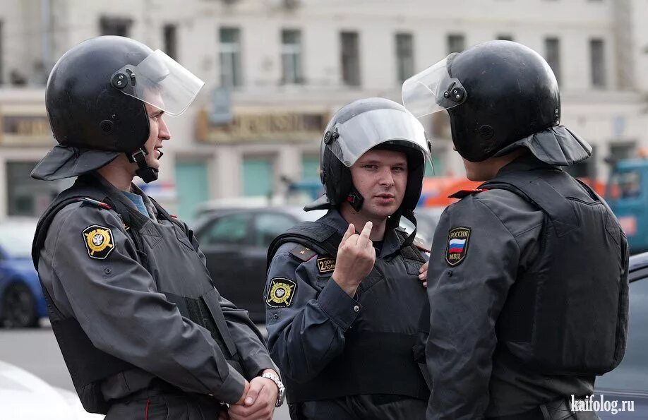 полиция сша задержание. полицейский россии. полицейский с факом. полиция фото. полицейский.