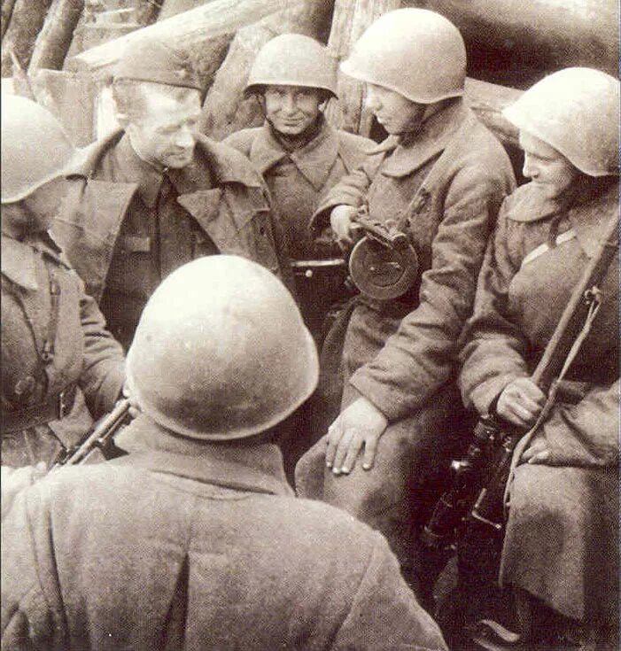 Командир 13 дивизии. Генерал-майор глеб владимирович бакланов. Генерал глеб бакланов. Александр родимцев сталинград. Город ясный 13 ракетная дивизия.