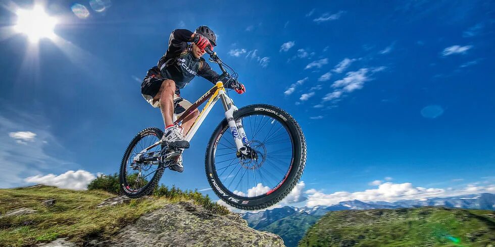 Озон горный велосипед. Велосипедный спорт маунтинбайк. горный mtb giant гонщик. мтб кросс кантри велоспорт. форвард райд велосипед.