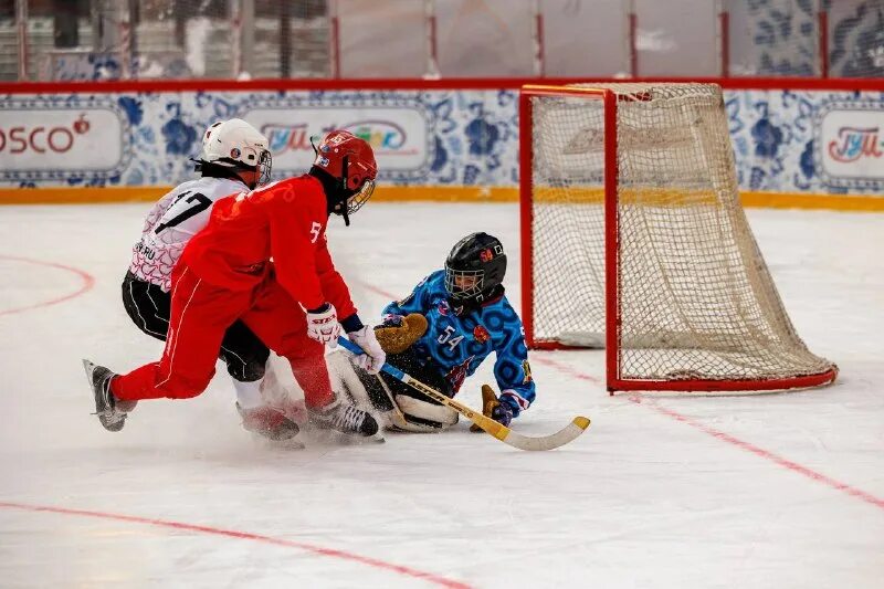 Нефтяник 2011. Нефтяник 2011. Фк дорожник каменка. Футбольная академия. Нефтяник 2011.