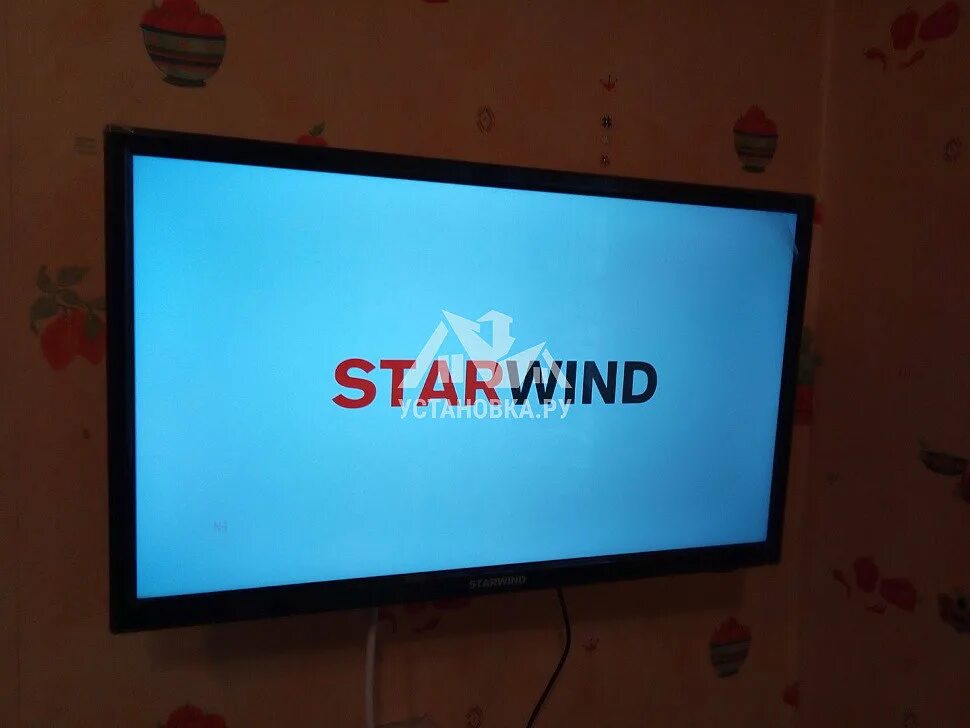 Starwind 32 smart tv. Телевизор старвинд. starwind крепление телевизора. логотип телевизора starwind. телевизор starwind фото.