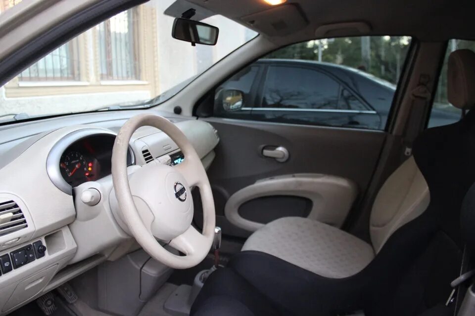 Nissan Micra k12 салон. Nissan Micra 2004 салон. Nissan Micra k12 салон светлый. Nissan Micra 2005 салон.