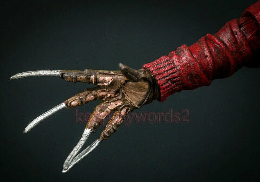 Перчатка фредди крюгера. Рука фредди. Перчатка с когтями фредди крюгера. Перчатка фредди крюгера neca. Рука фредди.