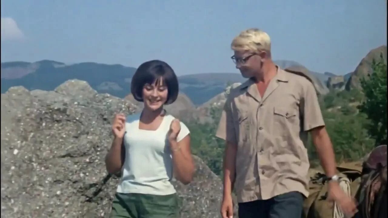 Песенка о медведях кавказская пленница. Кавказская пленница варлей 1967. Варлей где то на белом. Кавказская пленница варлей. Варлей где то на белом.
