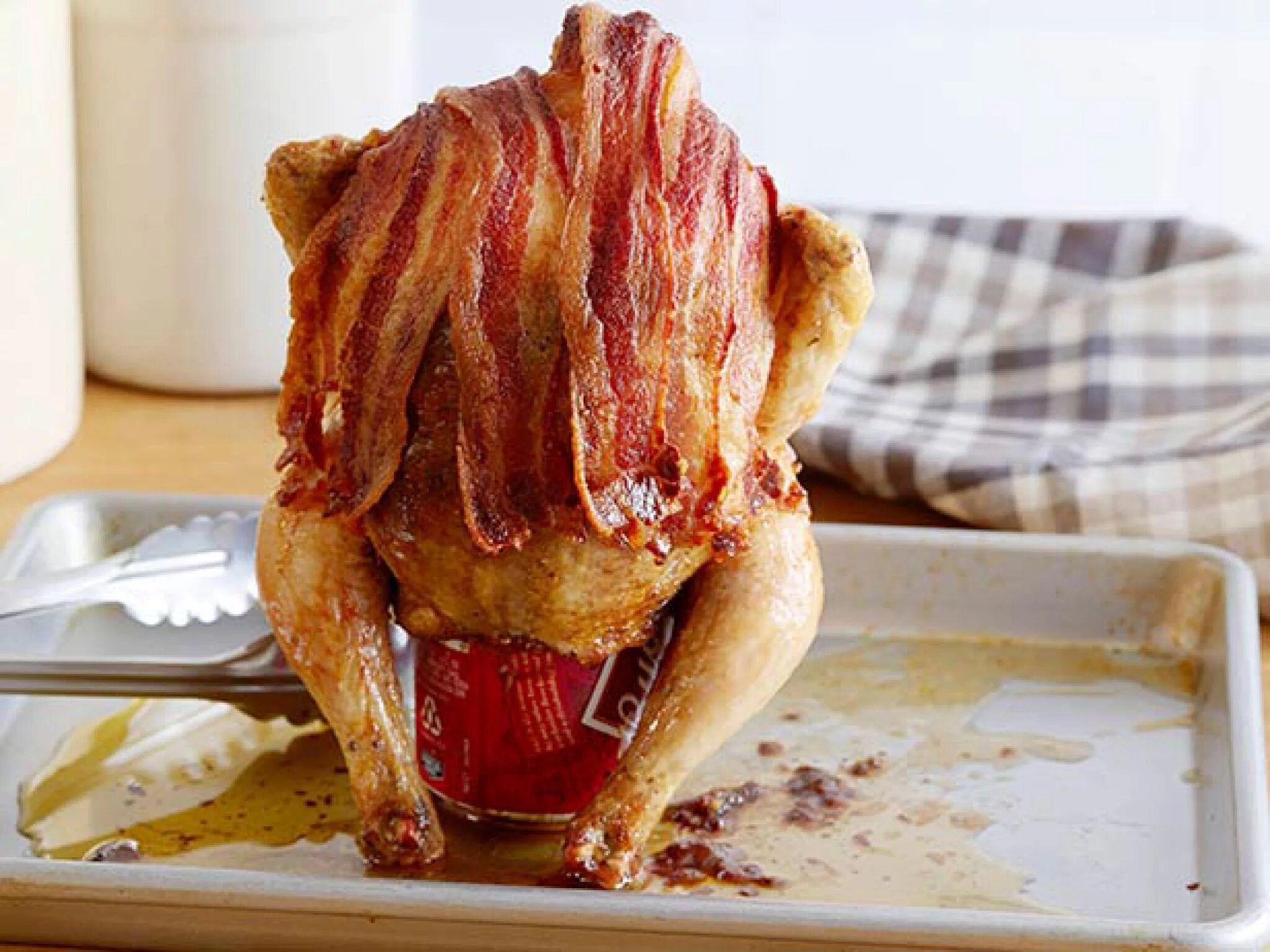Chicken can be. Курица на банке в духовке. Курица гриль на банке в духовке. Курочка на банке в духовке.