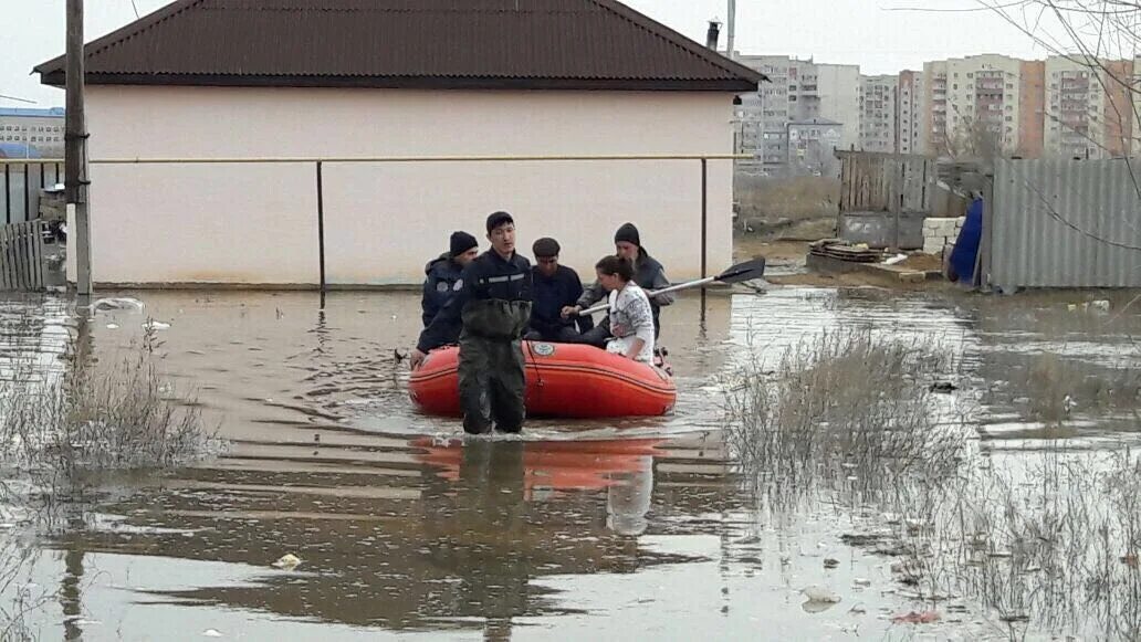 Казахстан паводки. Наводнение в Казахстане. Половодье в Актобе. Казахстан потоп паводки.