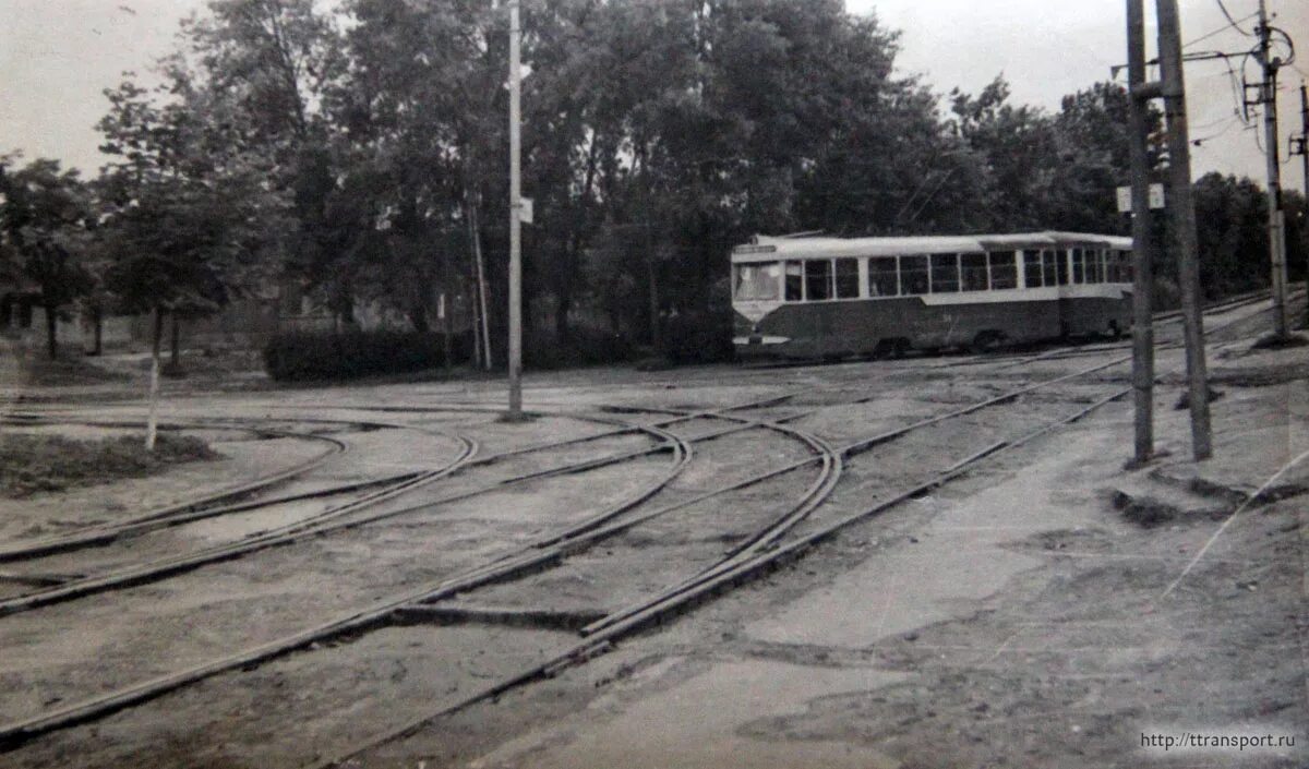 Трамвай КТМ 2. Таганрог 1960. КТП-2 трамвай. Таганрогский трамвай в парке.